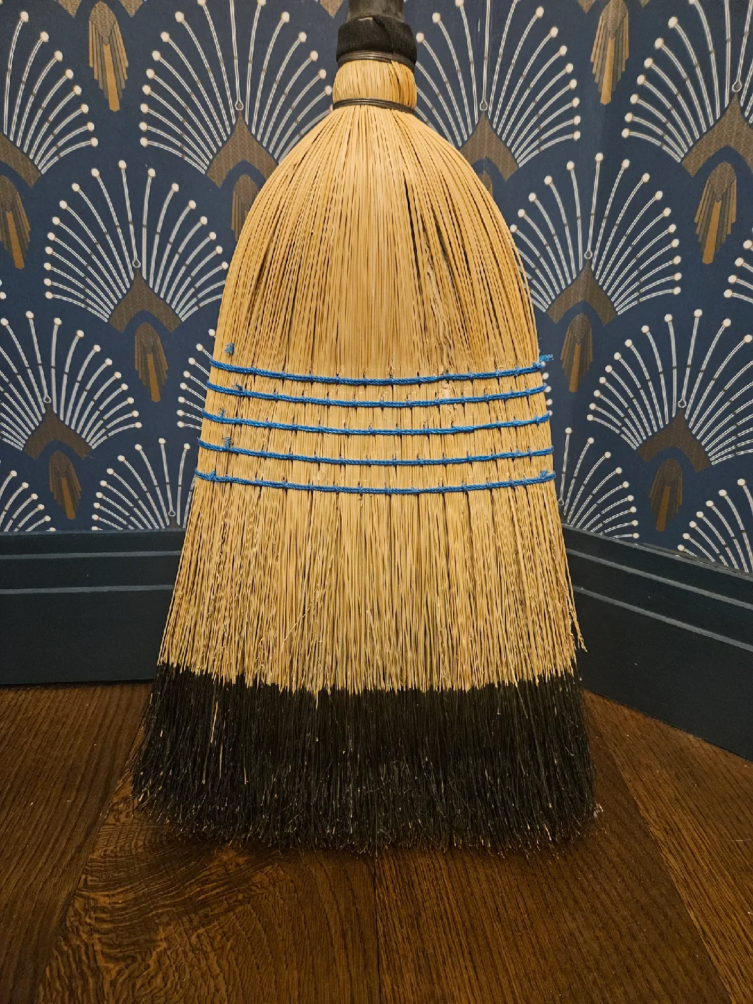 Barn Broom image indicator(2)