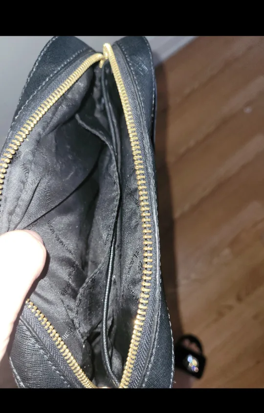 Micheal Kors Purse image indicator(2)