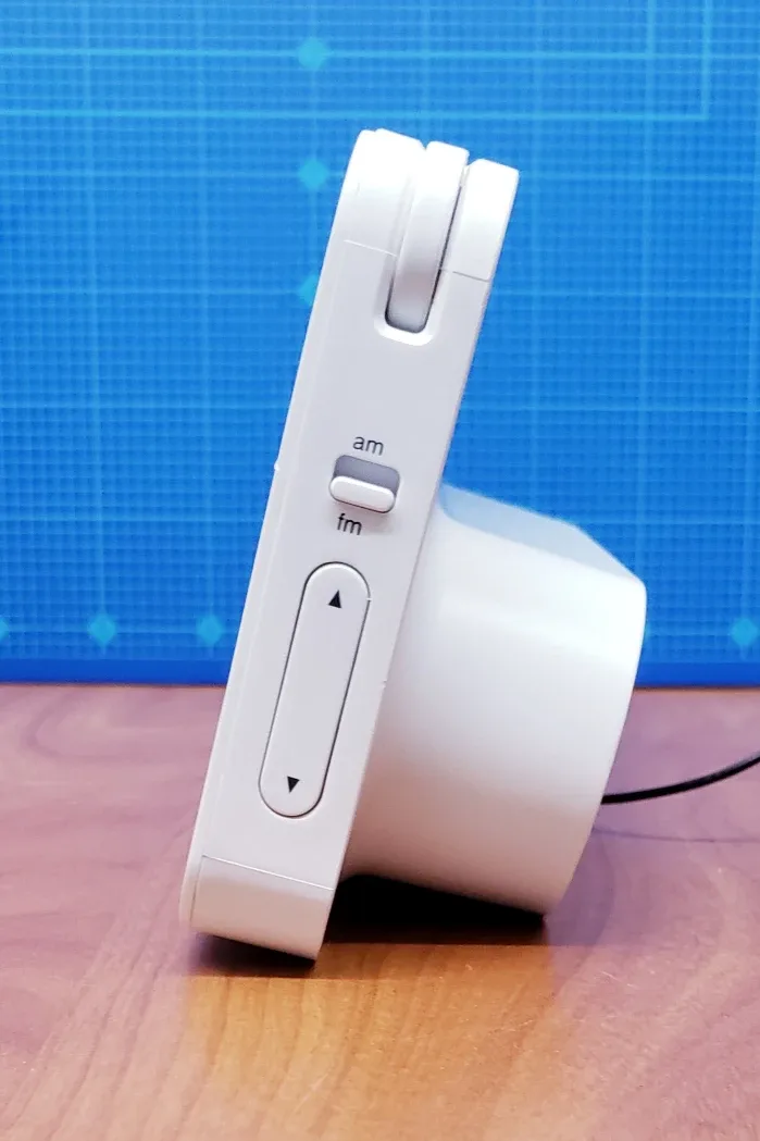 Braun Digital AM/FM Radio Alarm Clock - BNC010WH-SRC image indicator(5)