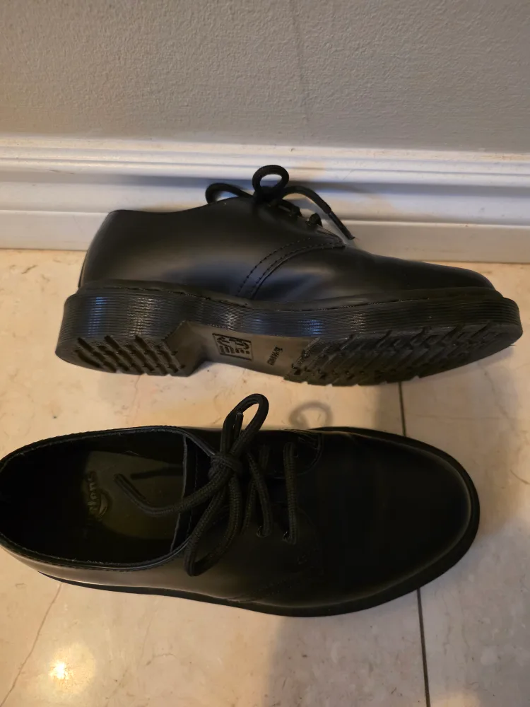 Dr. Martens 14345 Black Leather Shoes - US Size 4 (M)/5 (L) image indicator(3)