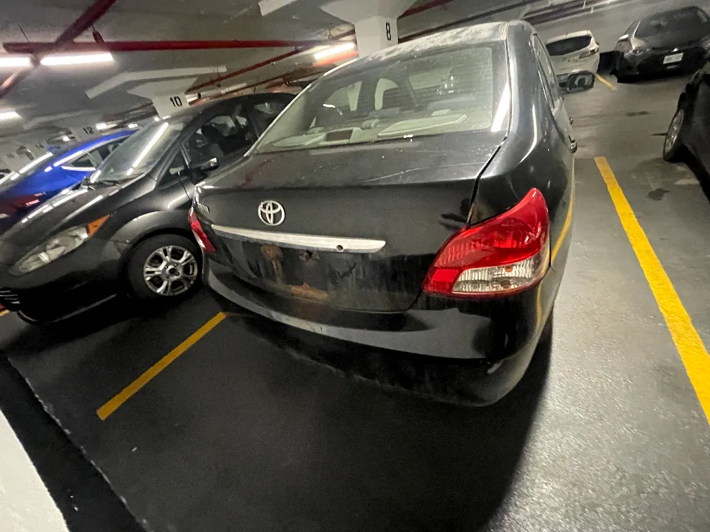 Black Toyota Yaris Sedan image indicator(5)