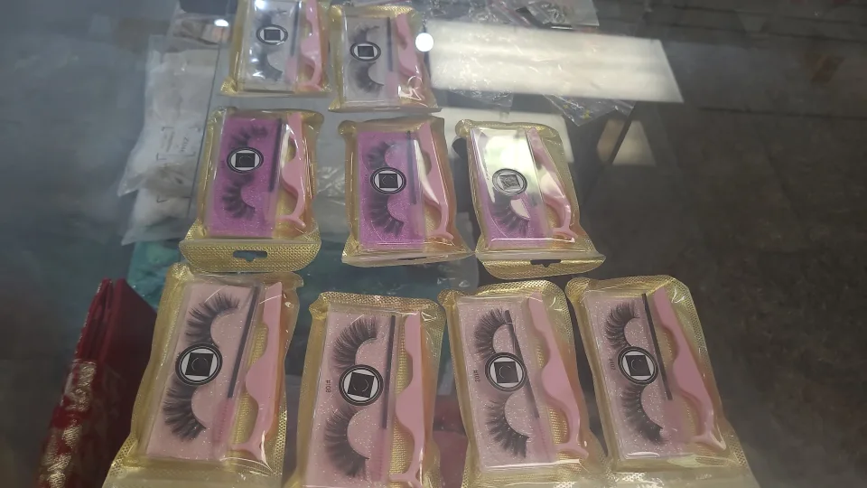 New False Eyelash Sets with Applicator image indicator(2)