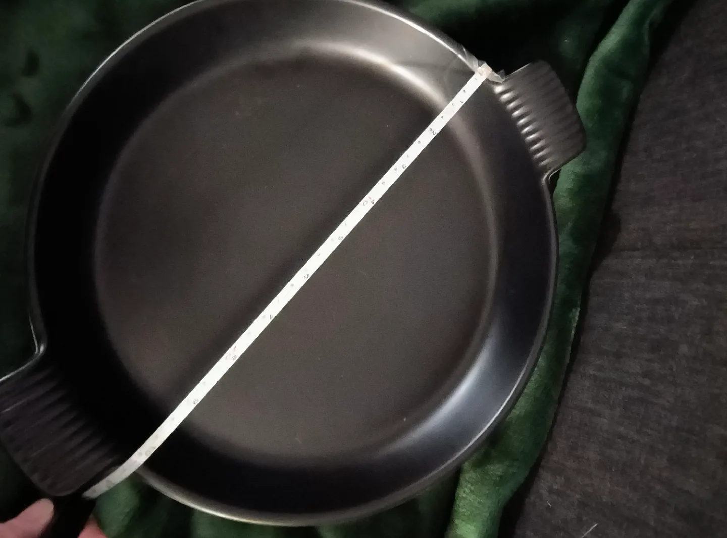 Black Round Serving Dish with Handles image indicator(3)