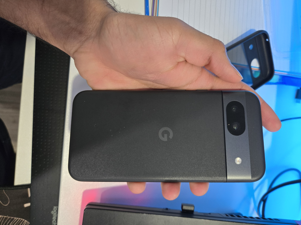 Google Pixel 8a - Charcoal - photo 3