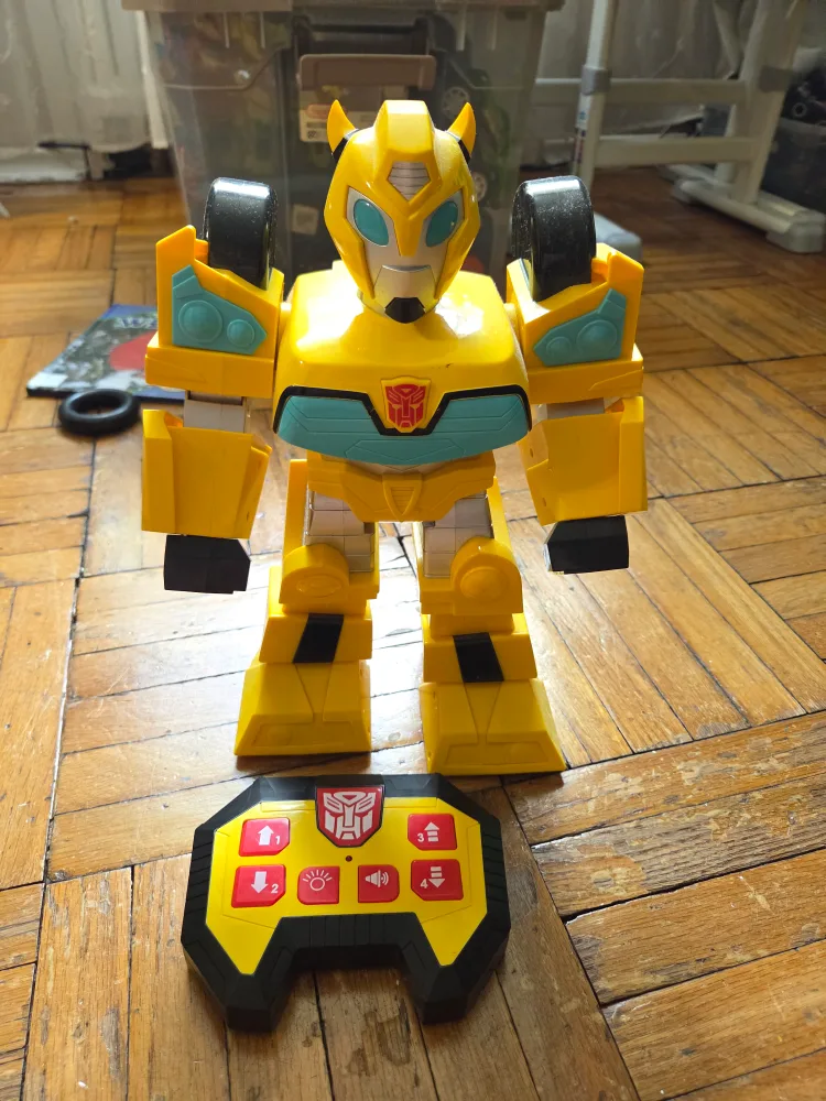 Transformers Bumblebee Robot with Remote thumbnail