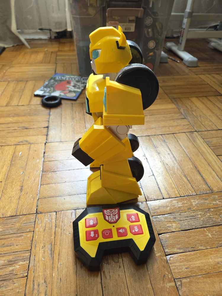 Transformers Bumblebee Robot with Remote - photo 2