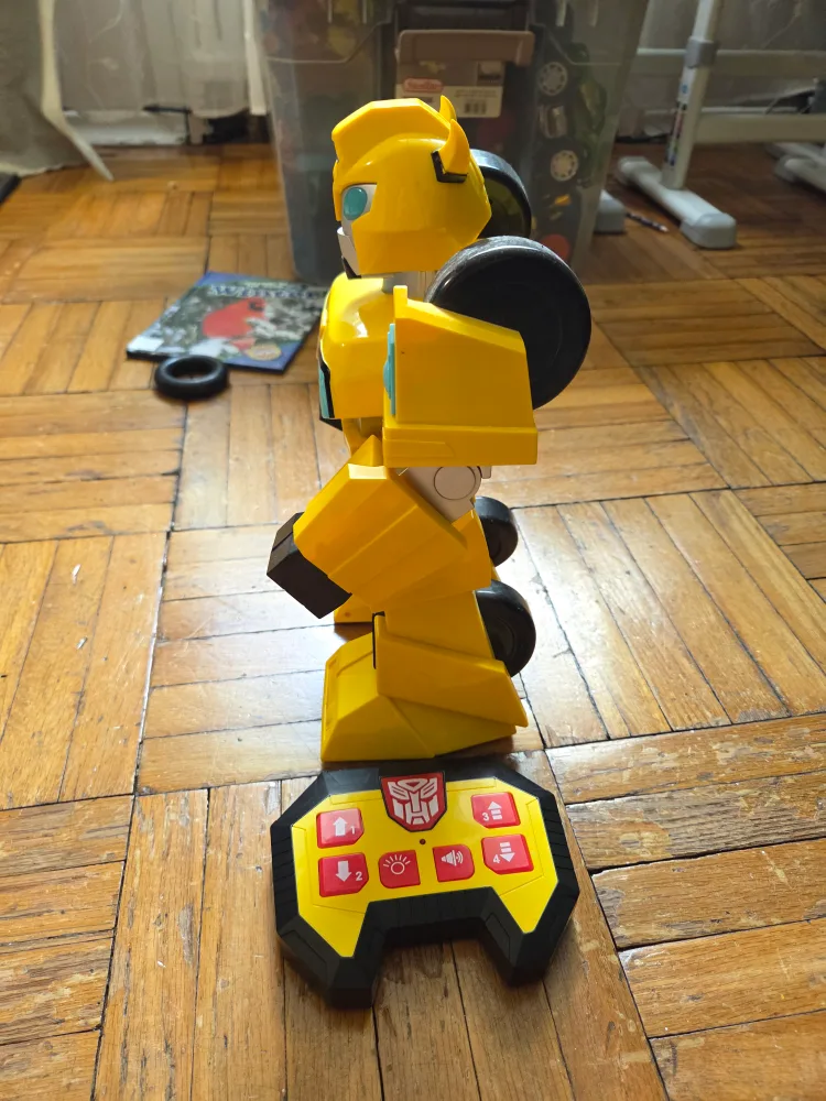 Transformers Bumblebee Robot with Remote image indicator(2)