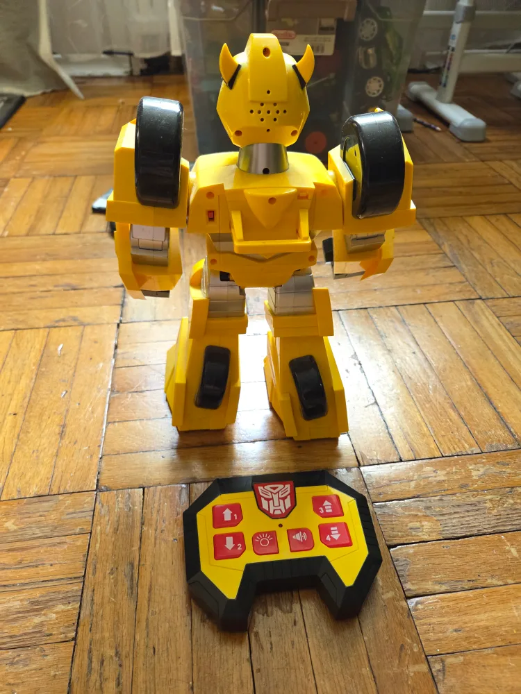 Transformers Bumblebee Robot with Remote image indicator(3)