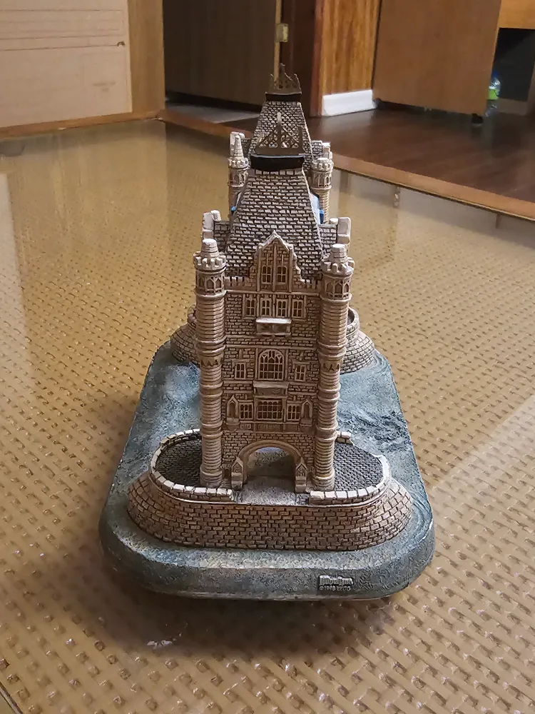 Lilliput Lane Tower Bridge Miniature image indicator(2)