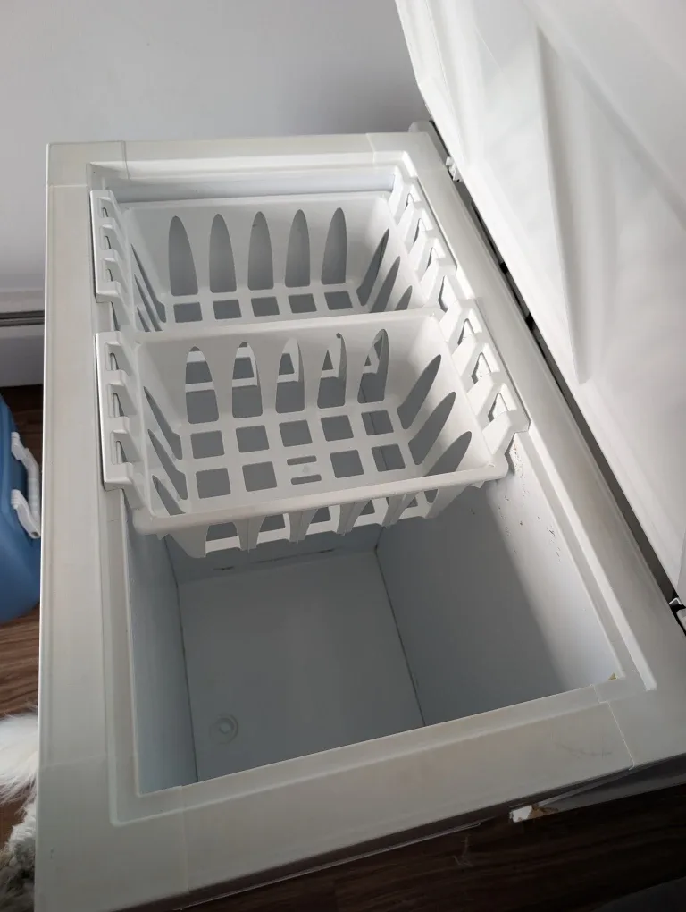 White Chest Freezer - Heavy Duty image indicator(2)