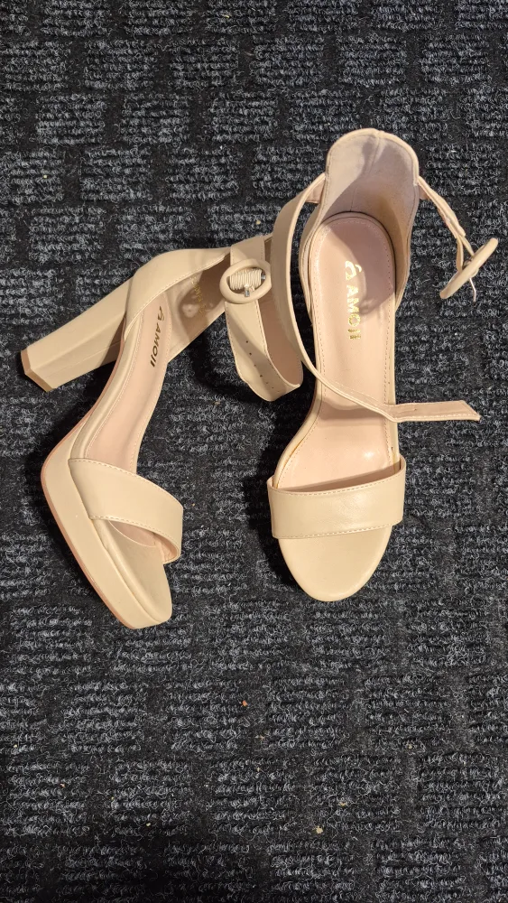 Amoji Beige Heels - Size 8 image indicator(4)