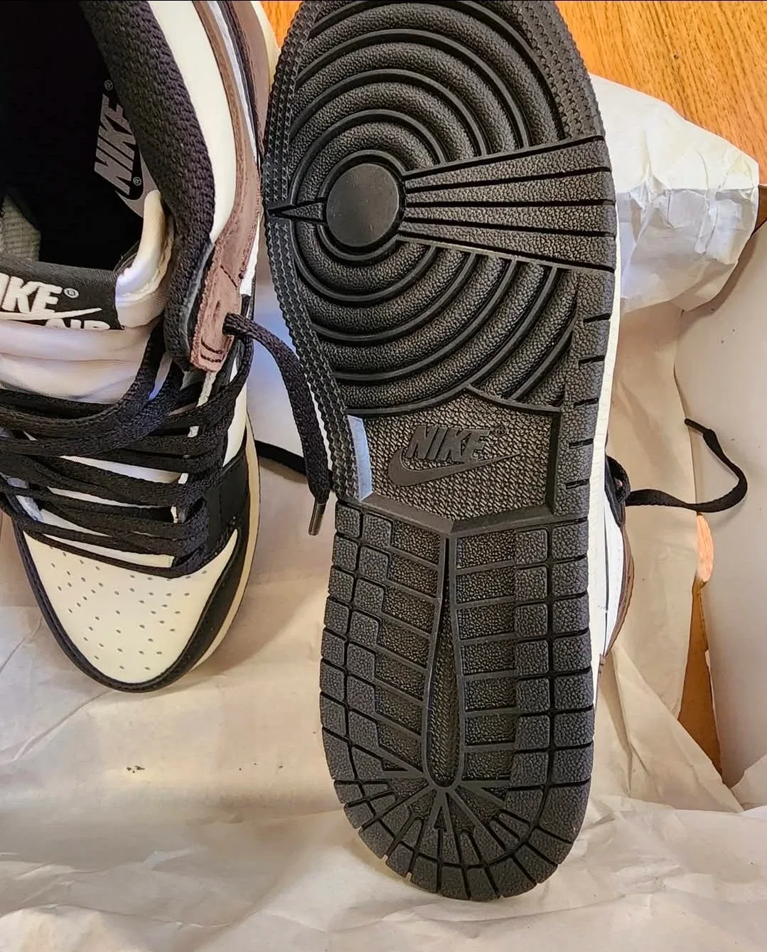 Nike Air Jordan 1 Retro High Size 8.5 image indicator(2)