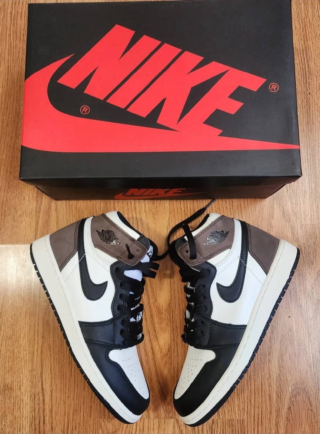 Nike Air Jordan 1 Retro High Size 8.5 - photo 3