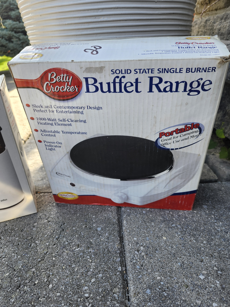 Betty Crocker Solid State Single Burner Buffet Range