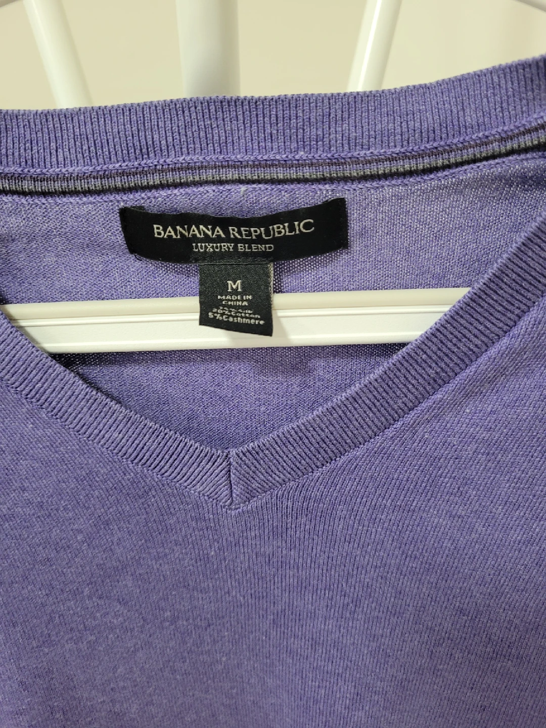 Banana Republic Luxury Blend V-Neck Sweater - M - photo 2