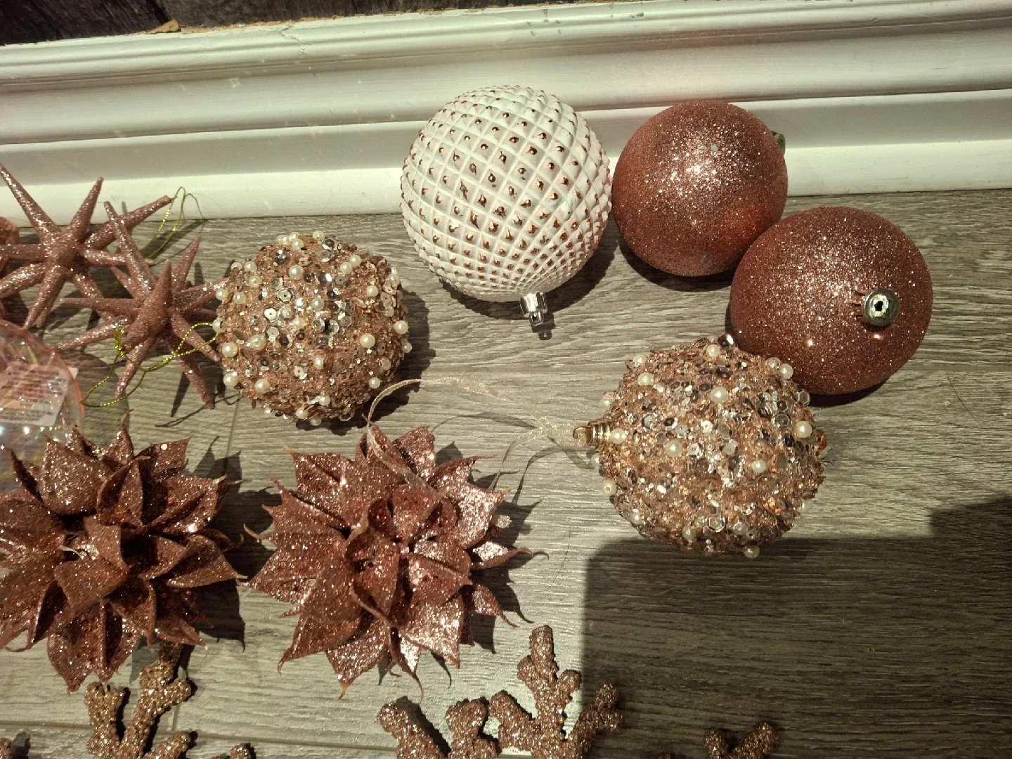 Rose gold Christmas bulbs image indicator(3)