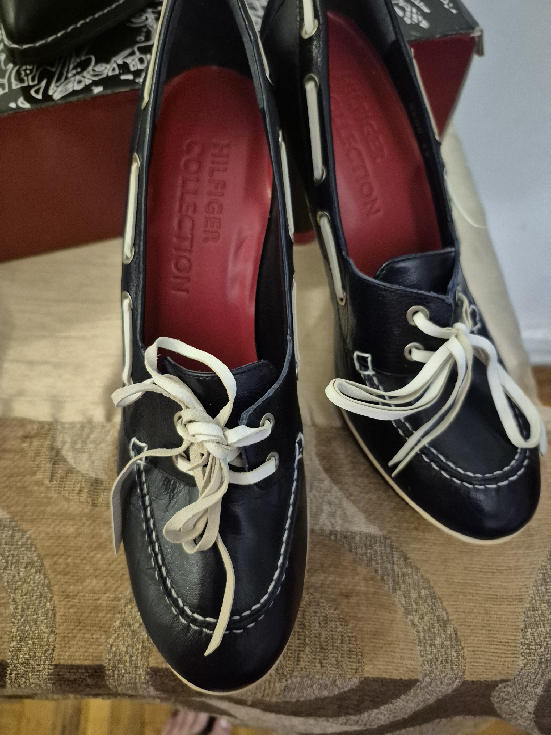 Tommy Hilfiger Collection Navy Heels, Size 8.5 - photo 2