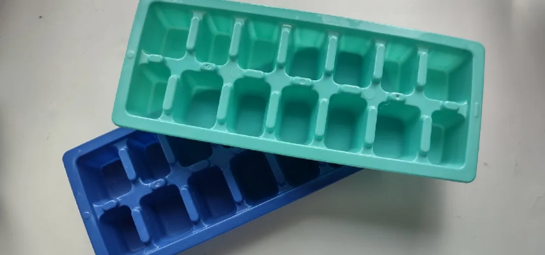 (NEW) Ice Cube Trays - Blue & Green thumbnail