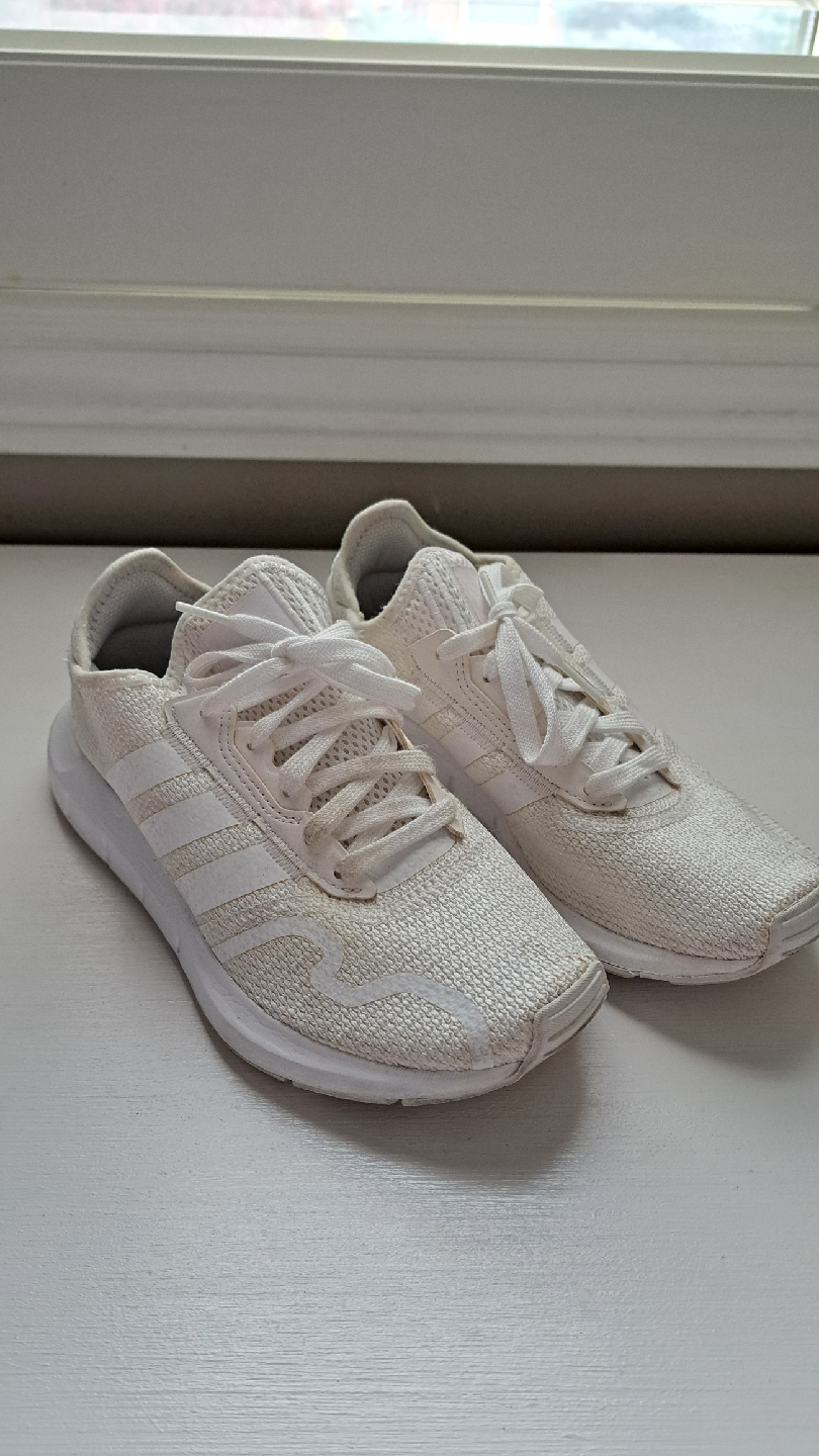 Adidas Swift Run 22 White Sneakers - Size 5.5 - photo 2