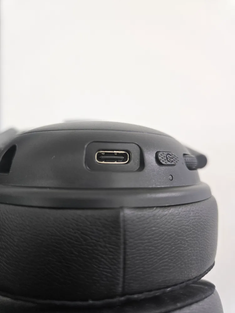 Razer Blackshark V2 X Hyperspeed Wireless Headset image indicator(7)