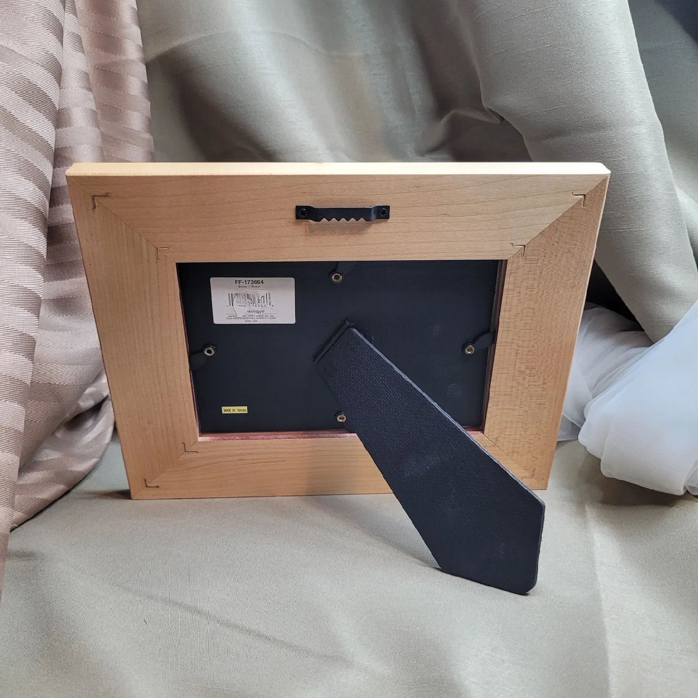 Wooden Sister Frame Holds 3 3/4 x 5 3/4" Picture image indicator(4)