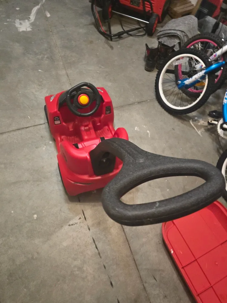 computer table, toy slide, lamp.. image indicator(3)