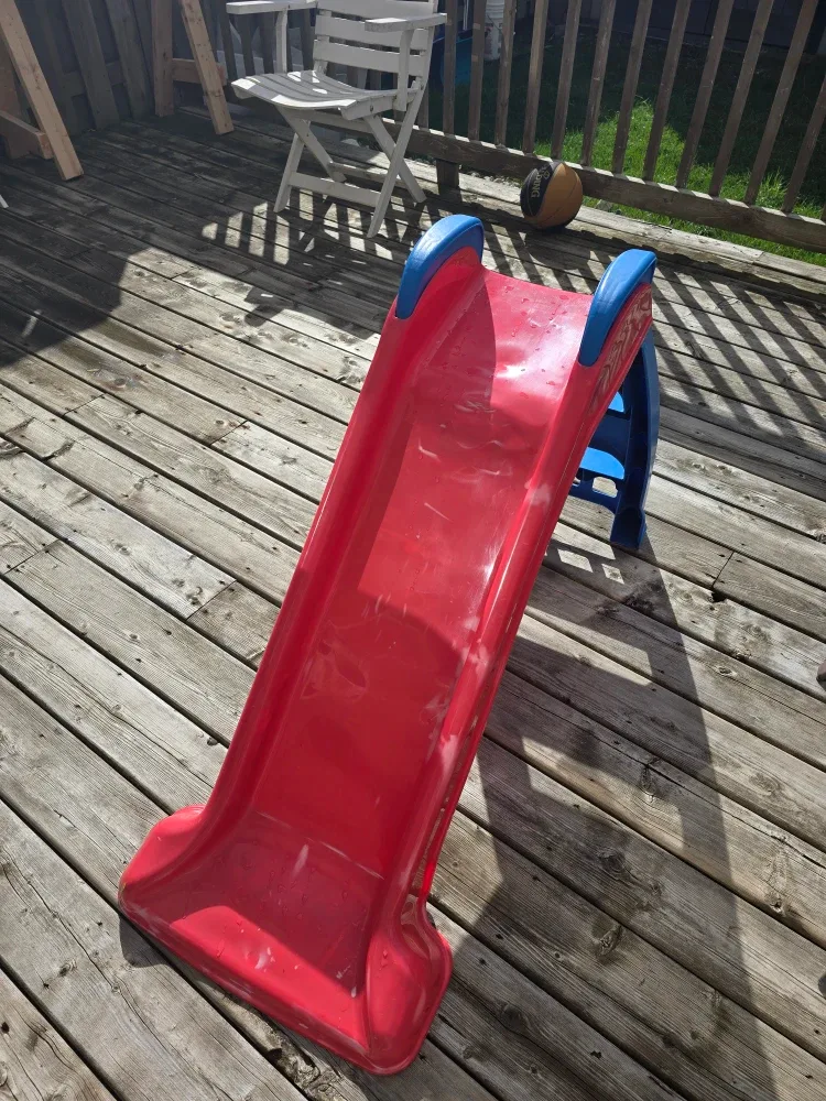 computer table, toy slide, lamp.. image indicator(4)