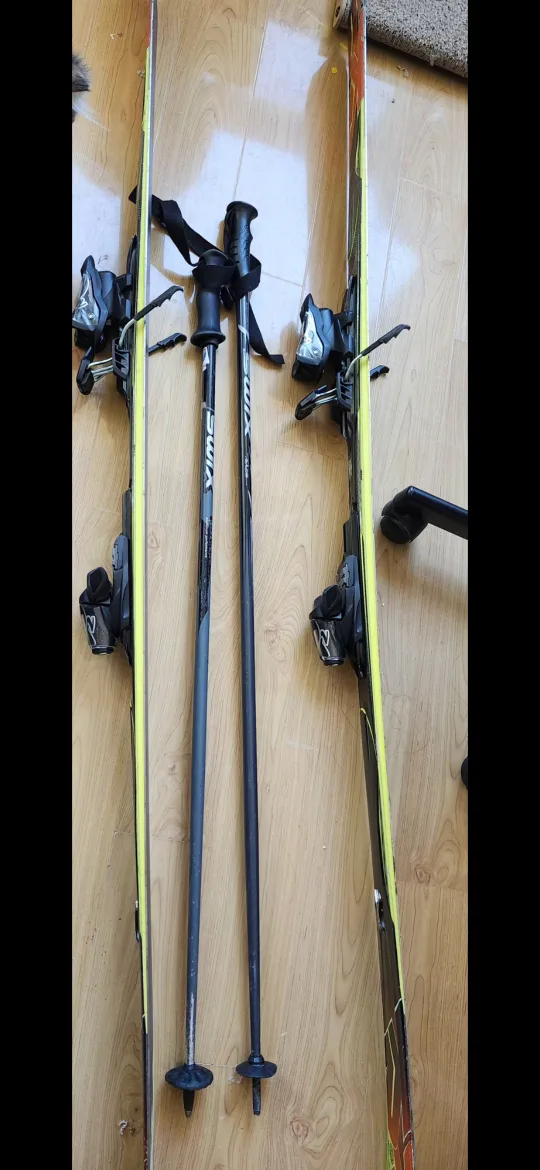 Skis and Swix Poles. 174cm image indicator(7)