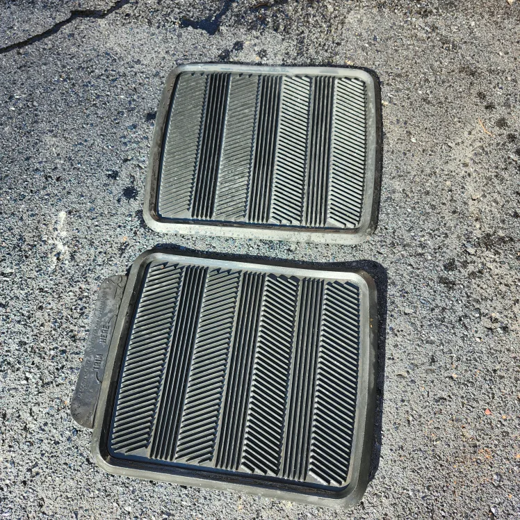 2 black rubber winter back seat car mats image indicator(2)
