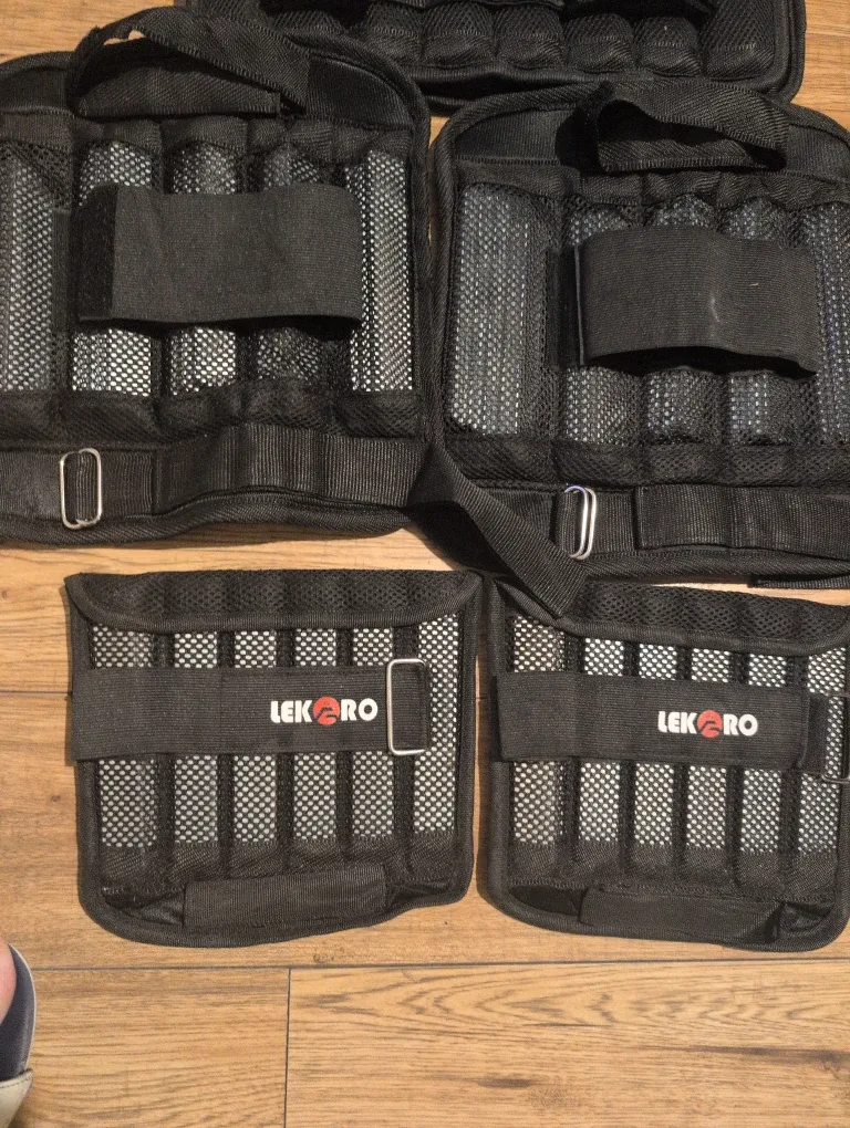 LEKRO Weighted Vest with Wrist and Leg Weights image indicator(3)