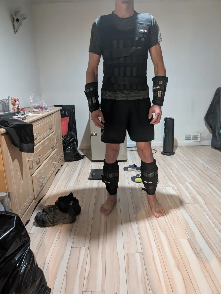 LEKRO Weighted Vest with Wrist and Leg Weights image indicator(6)