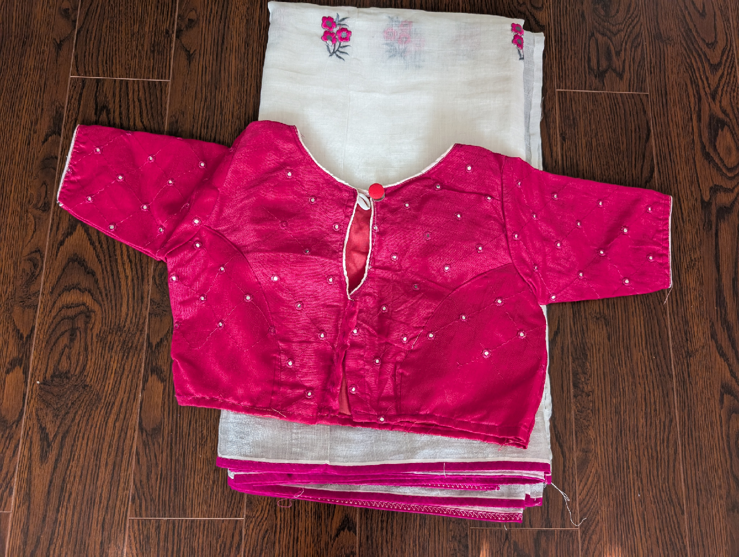 Pink Embellished Blouse & White Saree - photo 2