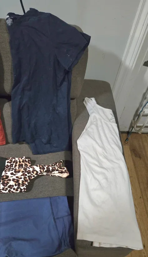 Women's Large Clothing Lot #3 image indicator(6)