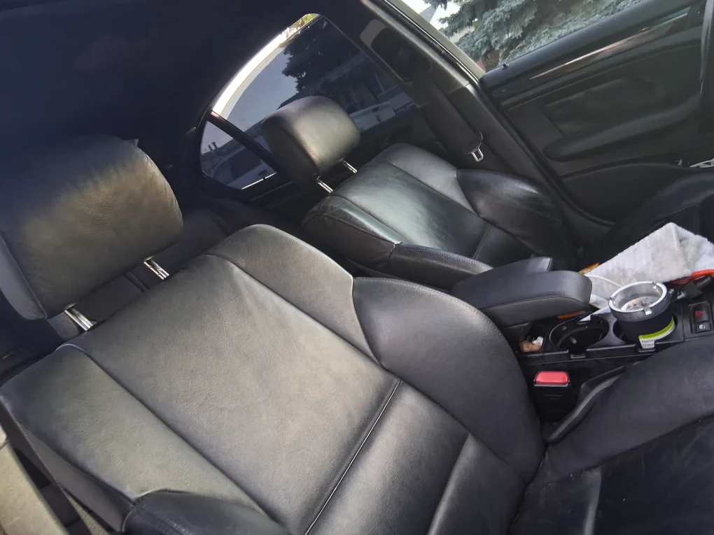 BMW 3 Series Sedan - Black image indicator(6)