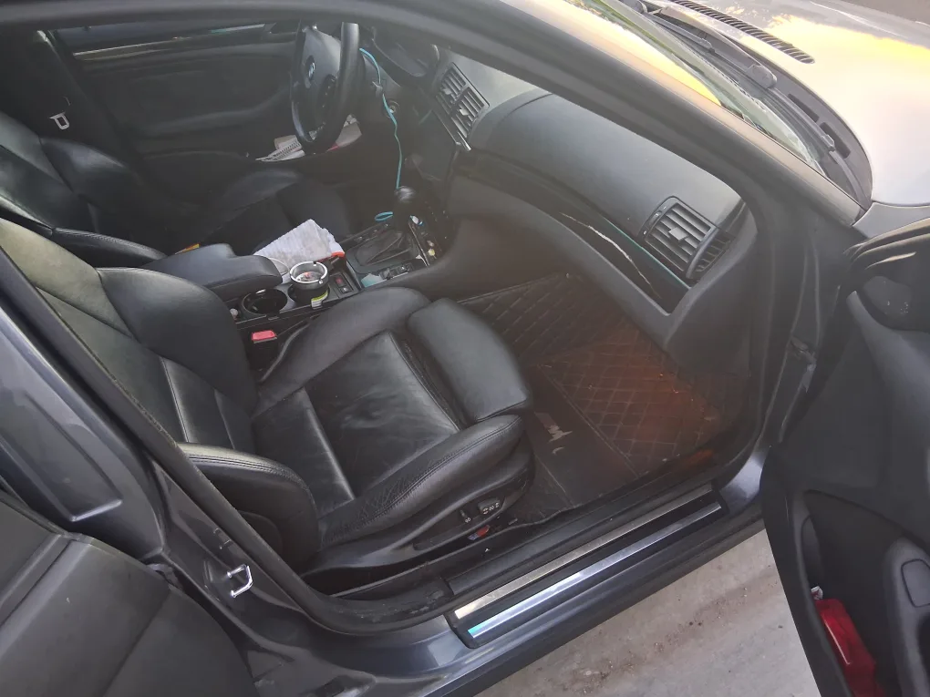 BMW 3 Series Sedan - Black image indicator(7)