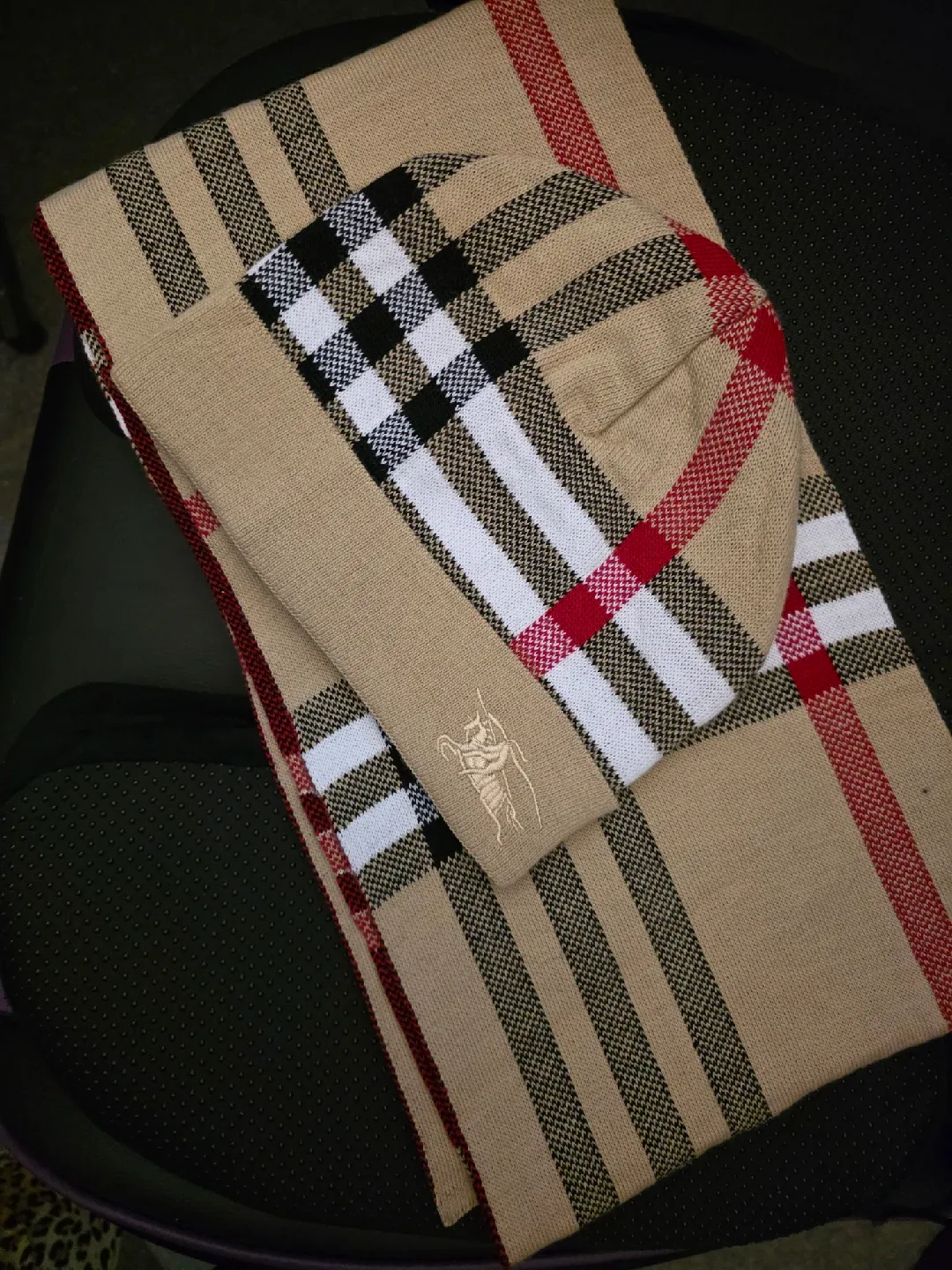 Burberry scarf and hat thumbnail