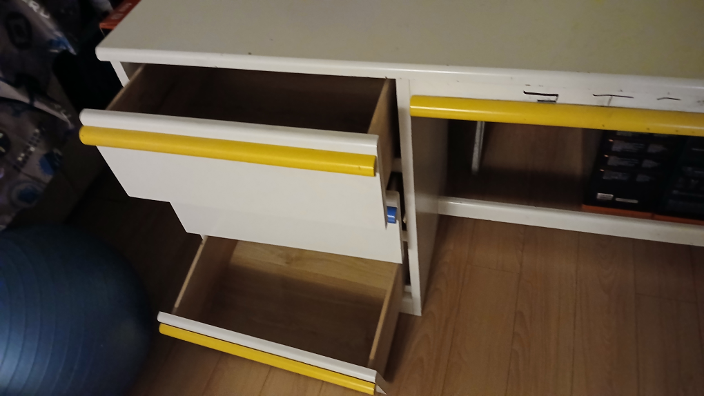 White Desk with Drawers - photo 2