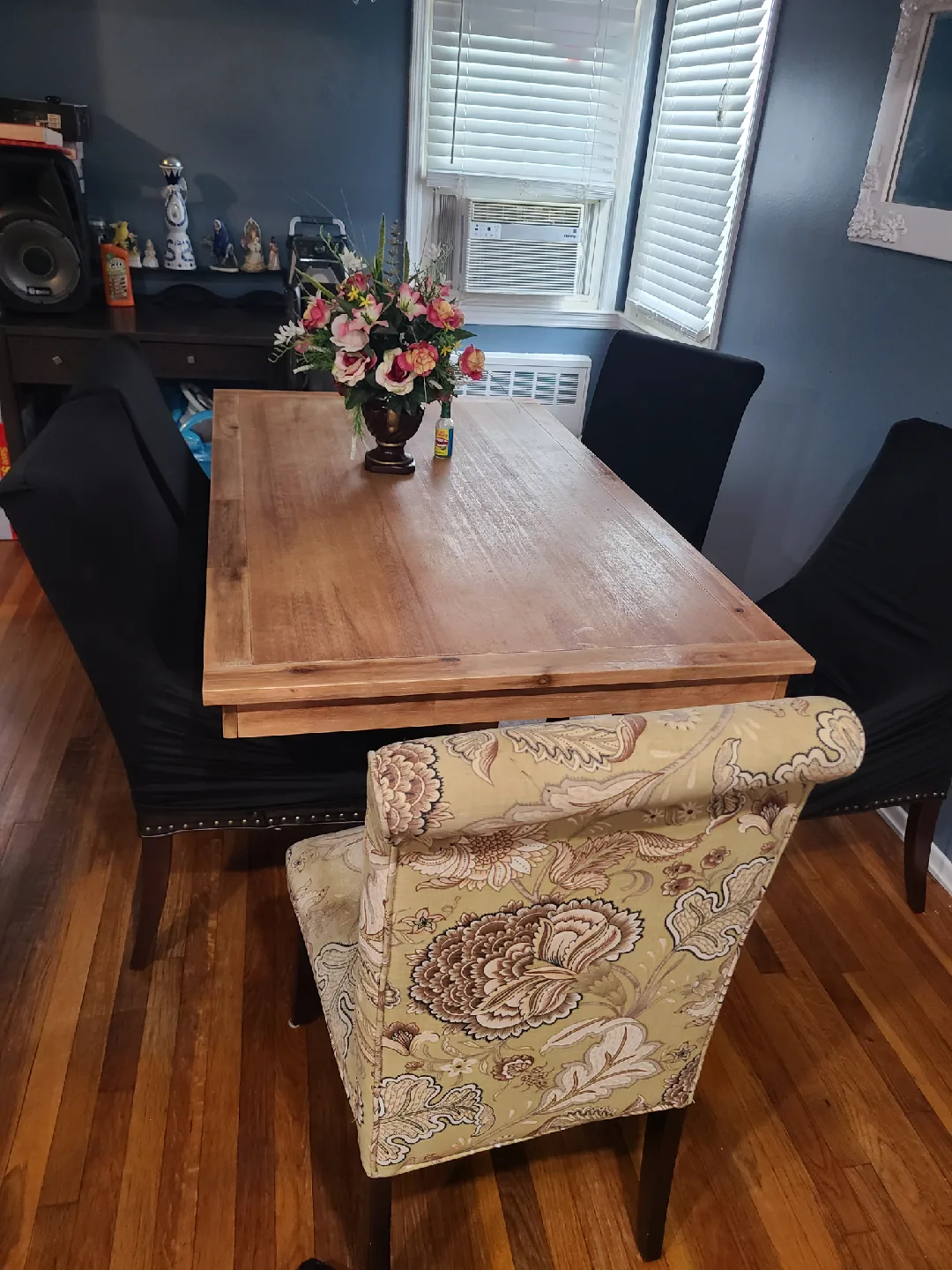 Assorted Used Furniture - Chairs & Sofas image indicator(5)