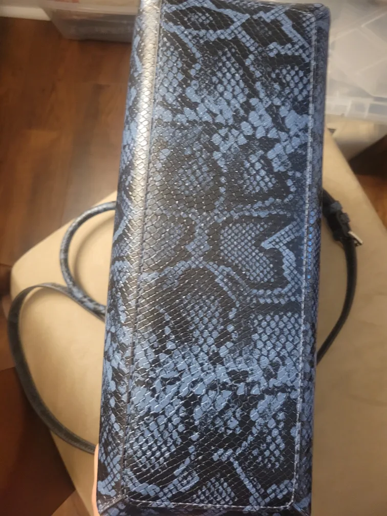 Michael Kors Leather Wallet image indicator(9)