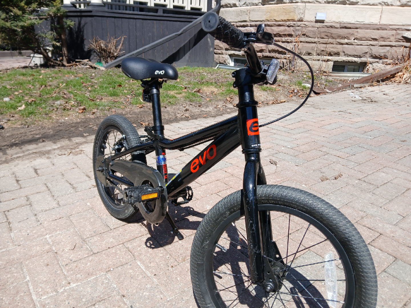 EVO 16 inch Kids Bike - Black & Red