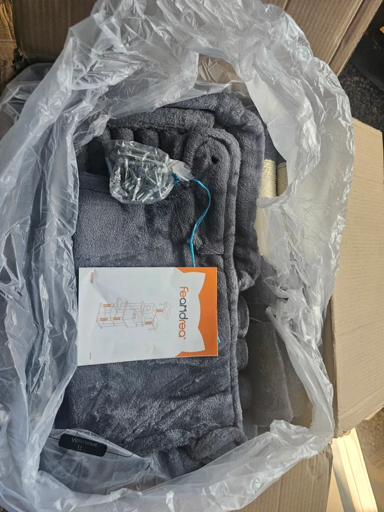 BRAND NEW CAT TREE image indicator(4)