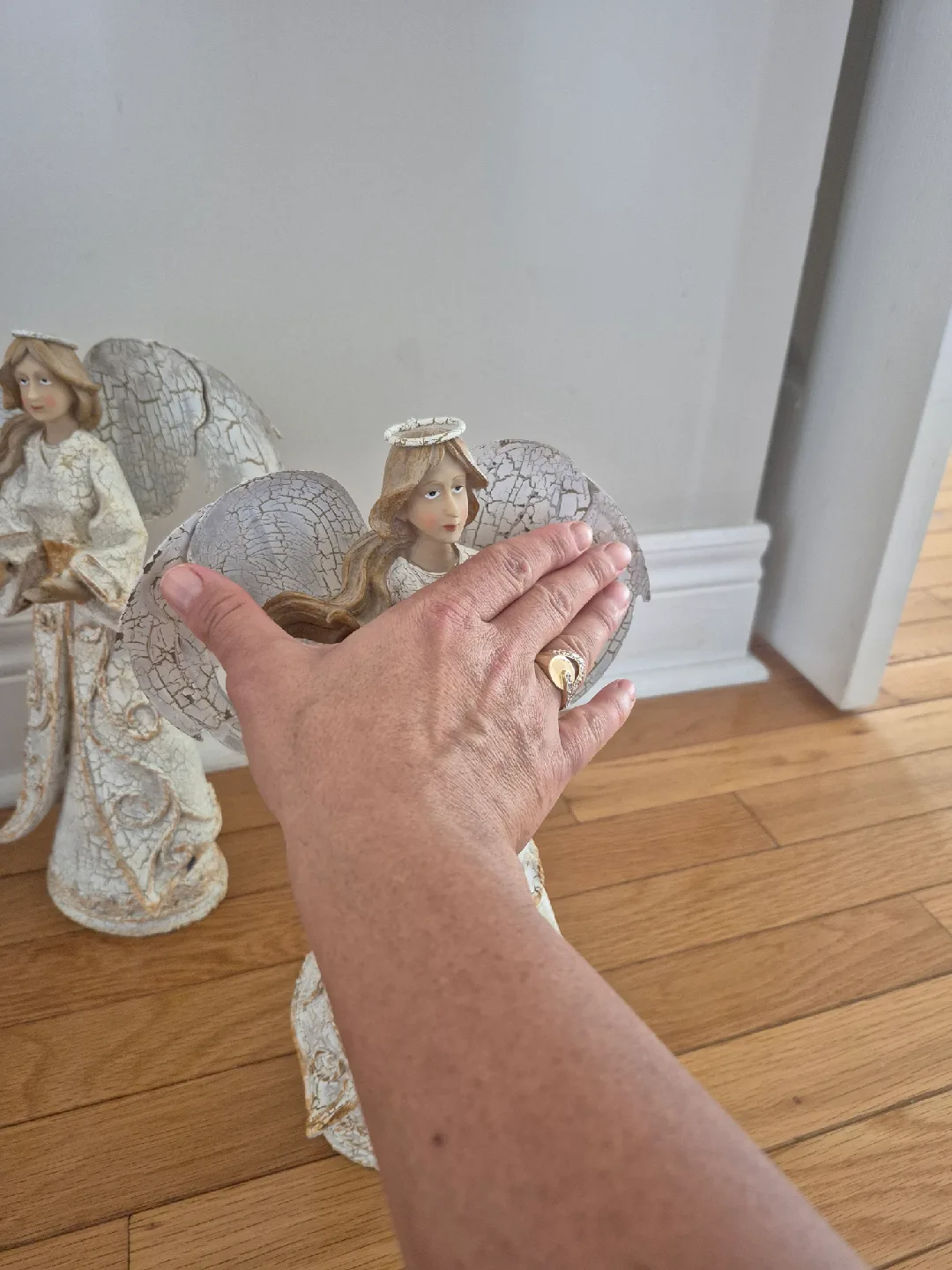 Angel Figurines - Home Decor image indicator(3)