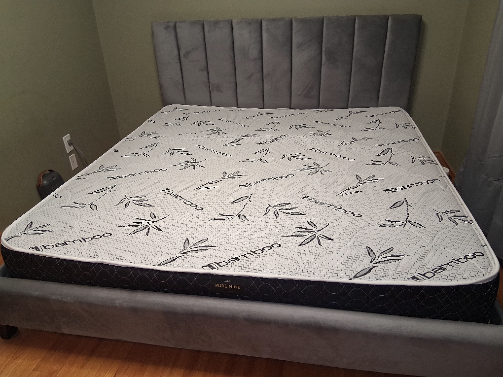 URGENT SALE!!! Queen size bed with a queen-sized mattress - photo 2