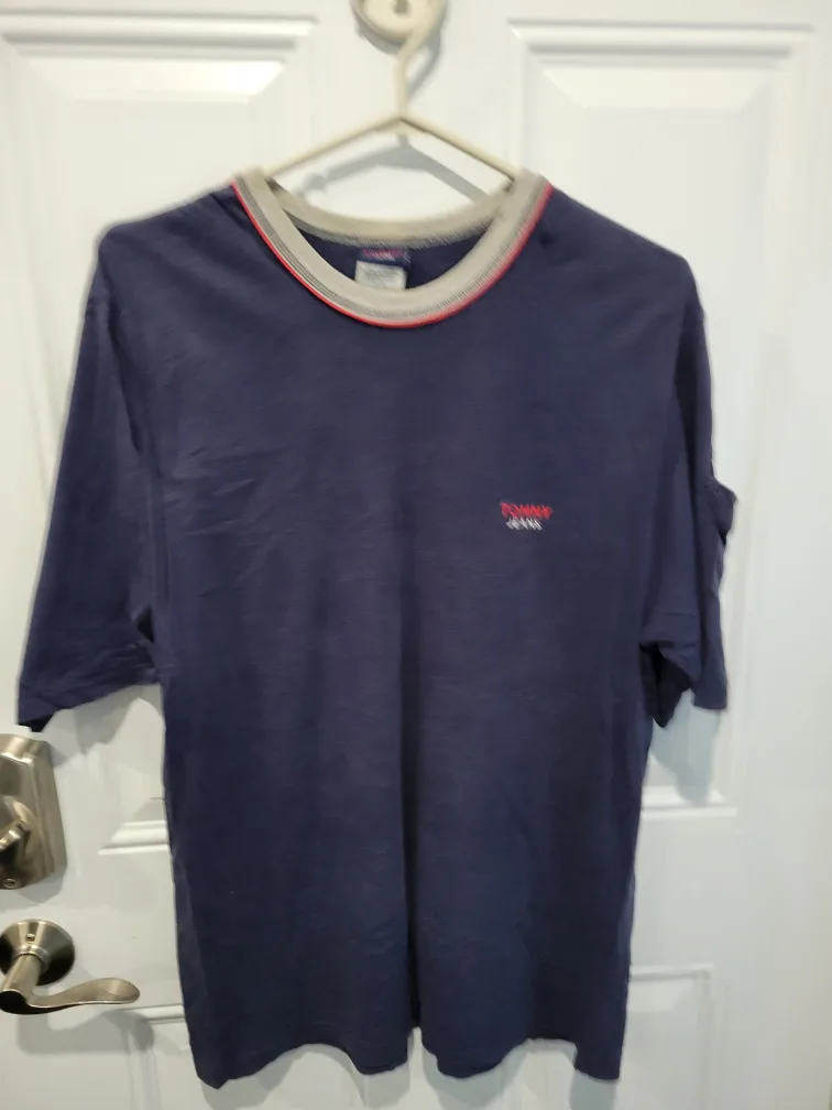 Men's Clothing (Size Large) image indicator(3)