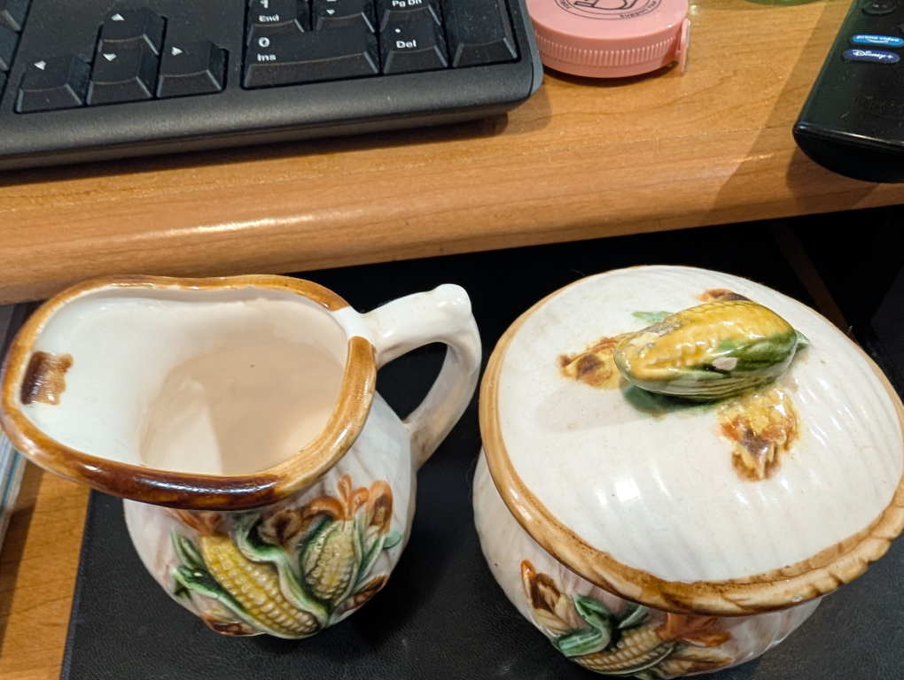 Vintage Ceramic Creamer & Sugar Bowl Set - photo 3