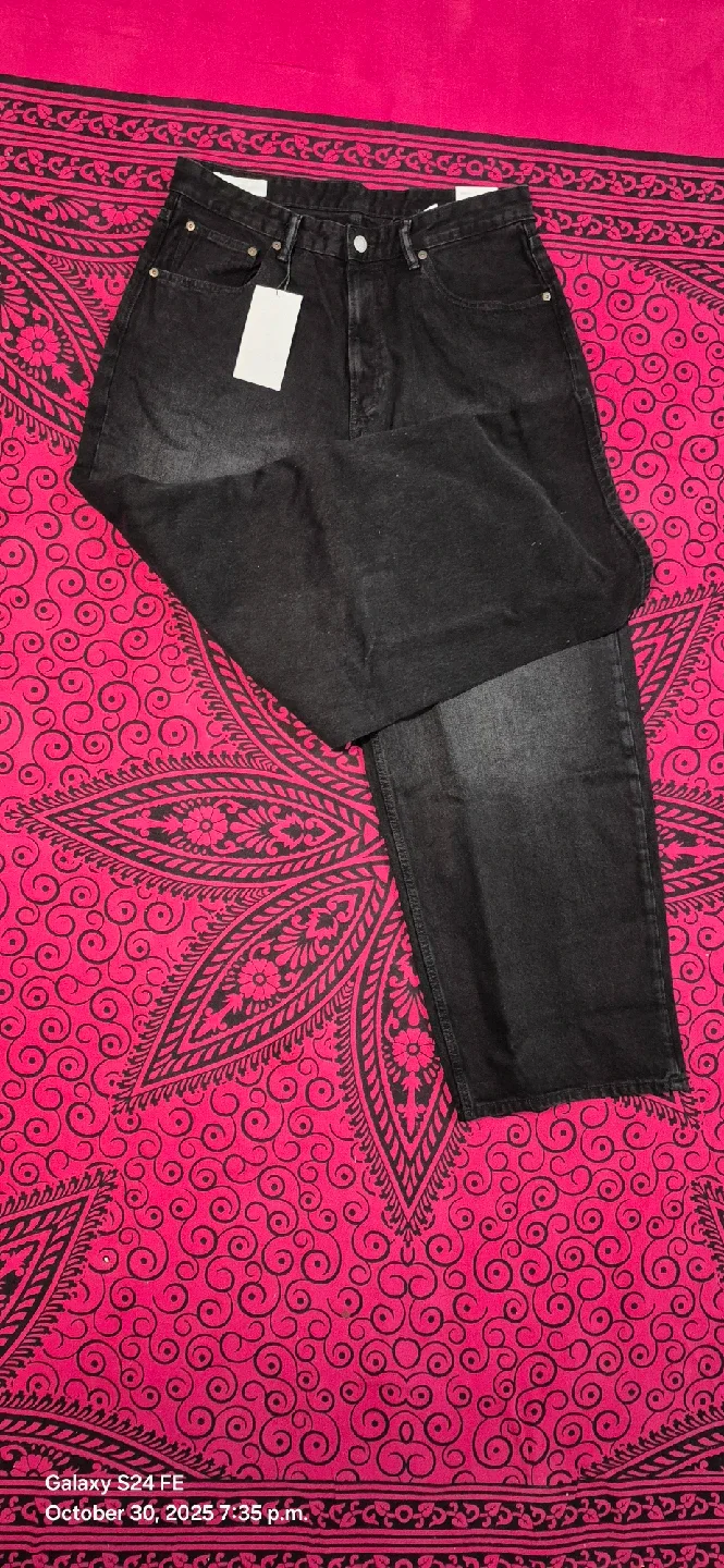 Zara Super Baggy Fit Jeans image indicator(2)