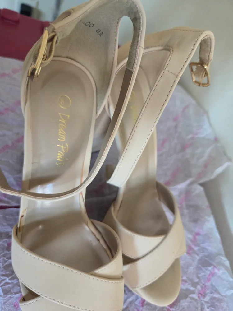 Dream Pairs Beige Heels Size 8.5 image indicator(4)