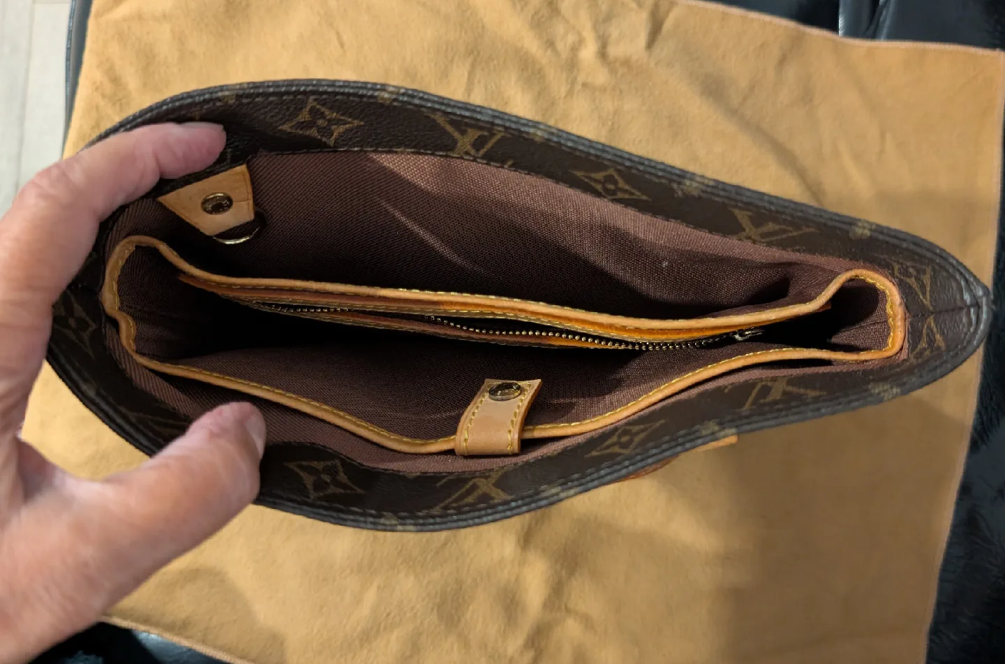 Louis Vuitton Monogram Canvas Handbag image indicator(4)