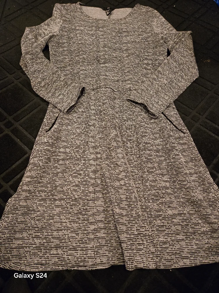 Mixed Lot of Women's Clothing thumbnail