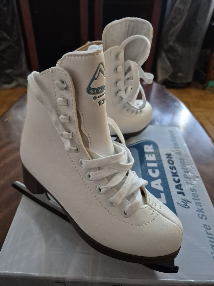 Glacier by Jackson Figure Skates - Size 2 ( youth)